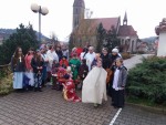Holy Wins_2017_Velké Hamry_ cesta městem do kostela sv. Václava